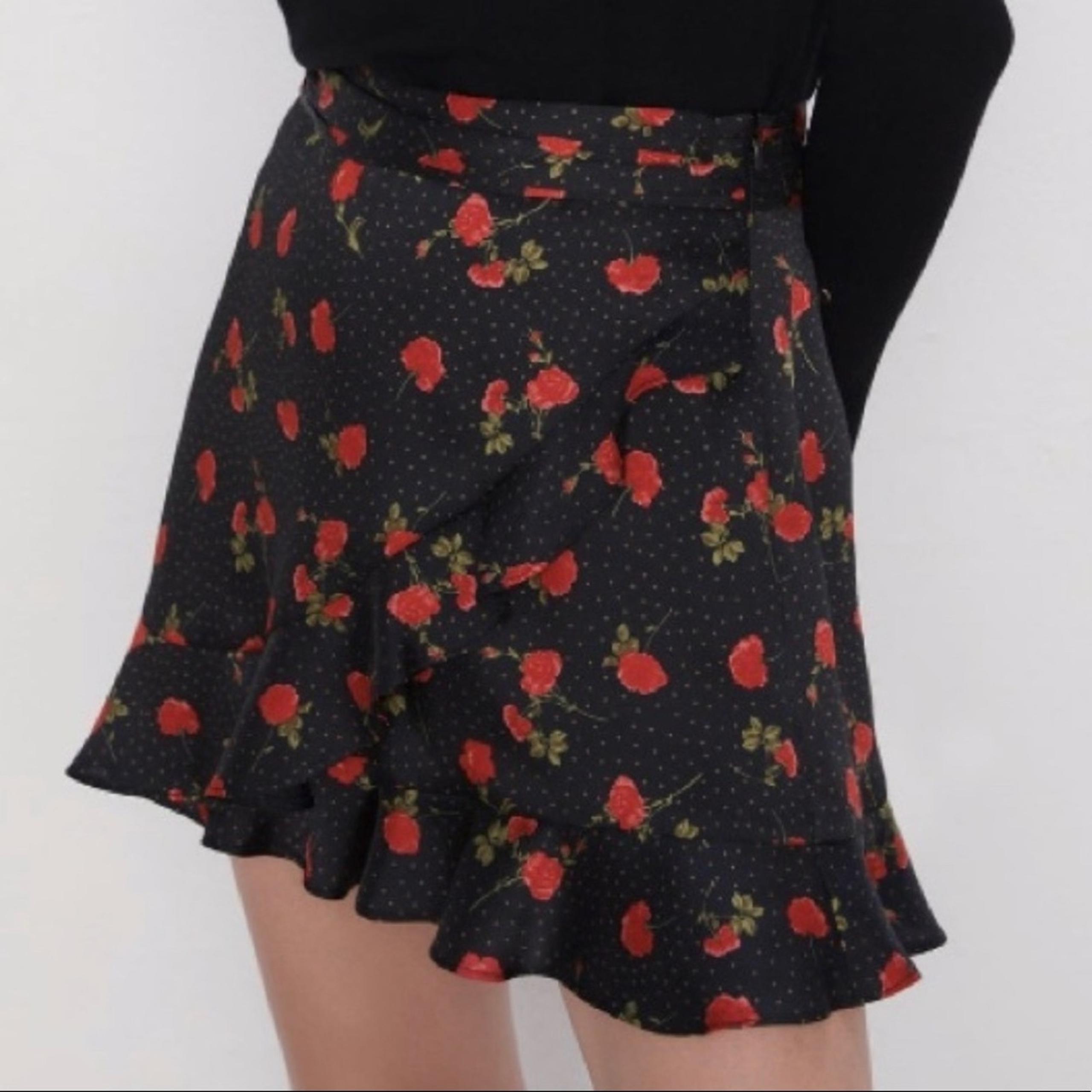 ZARA Women's Ruffle Black Red Rose Print Mini Skort Size XS