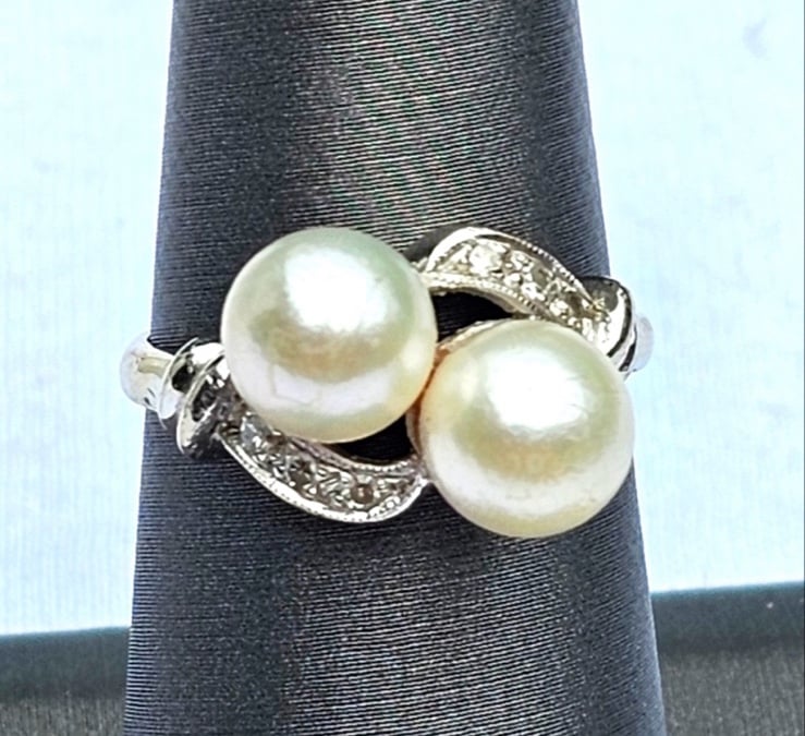 BEAUTIFUL 14 K WHITE GOLD DIAMONDS AND PEARLS RING SIZE 6.5