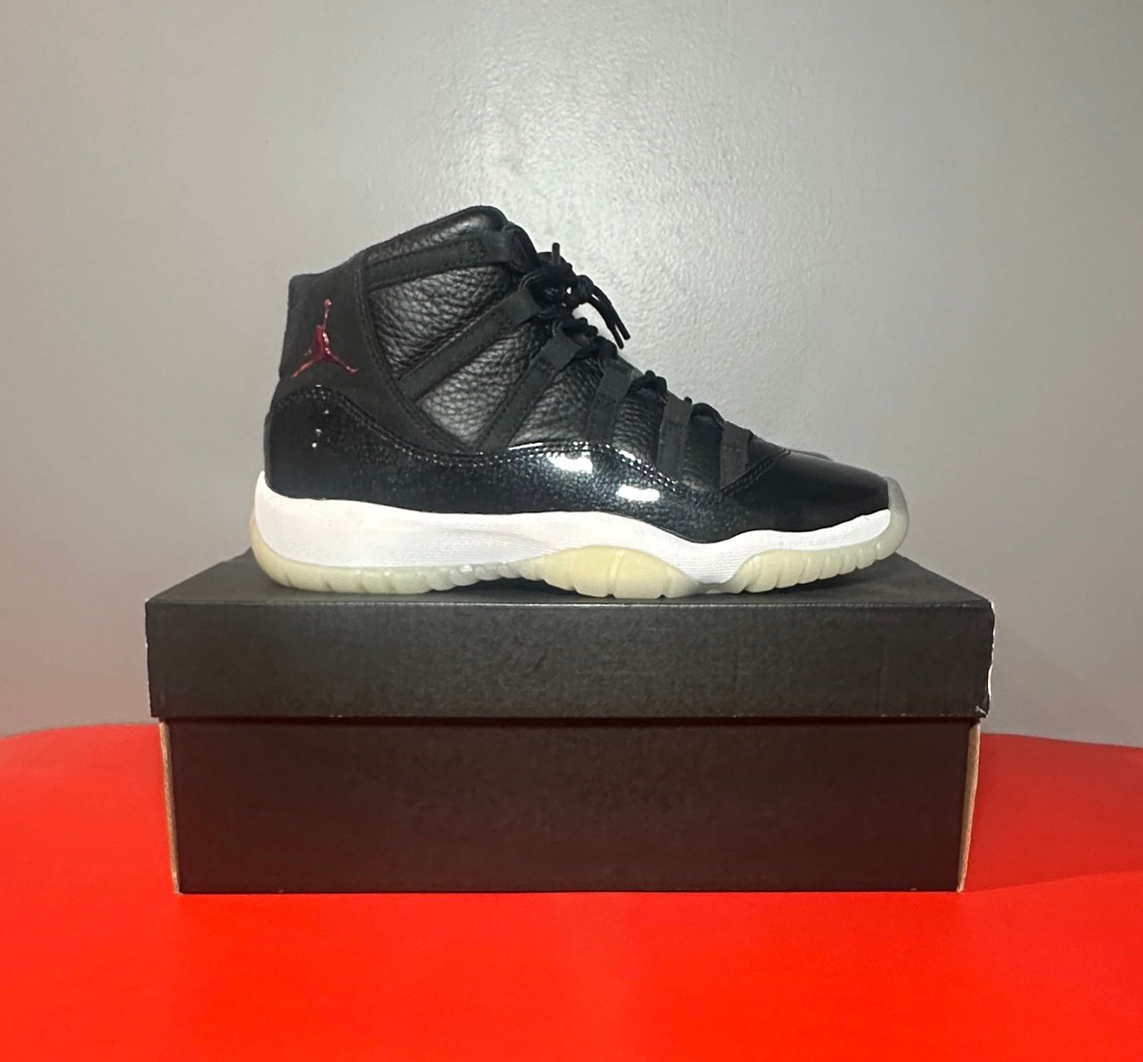 Size 5.5 (GS) - Jordan 11 Mid 72-10