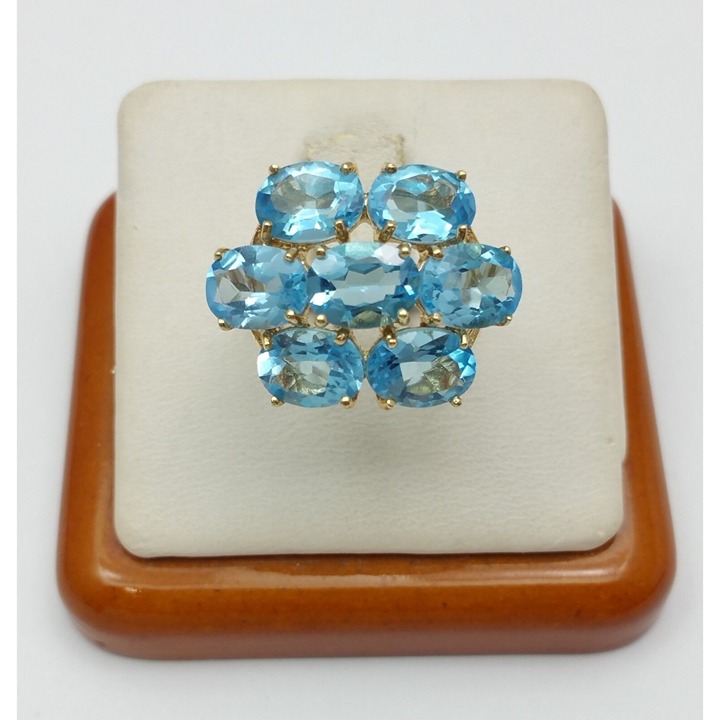 Elegant 10K Karat Solid Yellow Gold Ladies Ring With Blue Topaz Cluster - Nice!