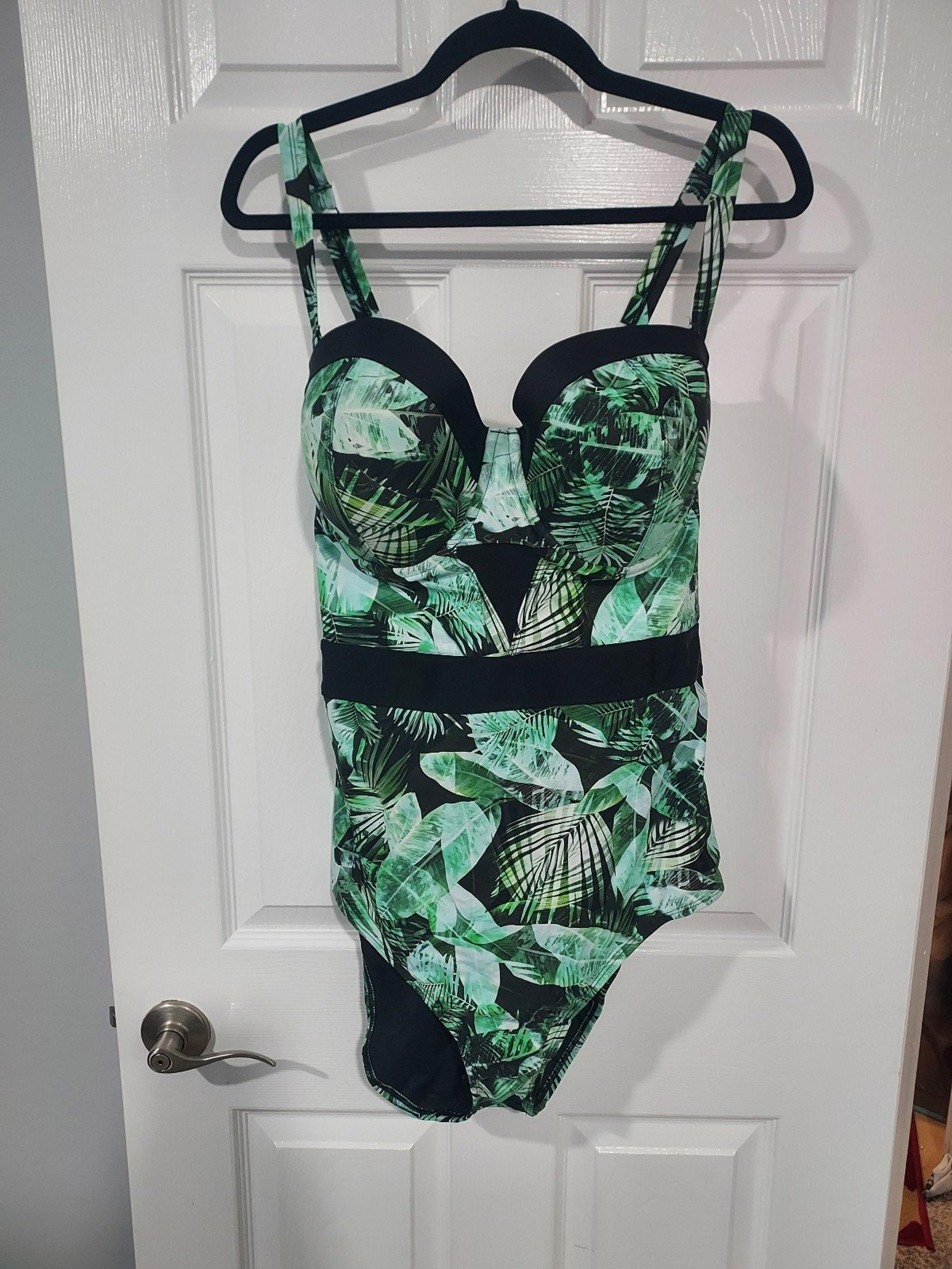 NWT Torrid 1 Piece Green Palm Print Cutout Swimsuit in Size 4