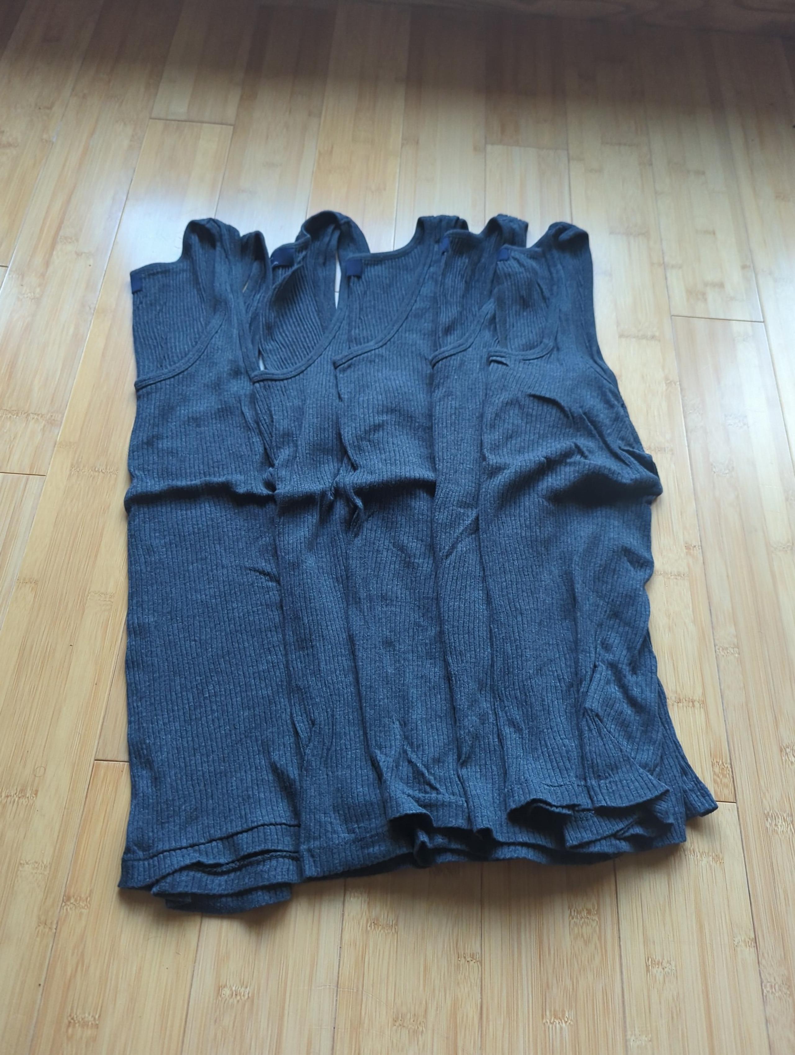 Women's Size Medium Gap Tank Top Bundle