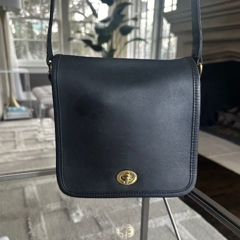 Costa Rica! Vintage Coach Companion Flap 9076 Black Leather Brass Hardware