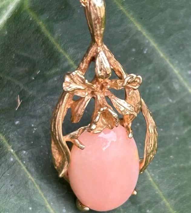 Vtg 14k yellow gold Hawaiian Na Hoku Edward Sultan pink coral pendant necklace