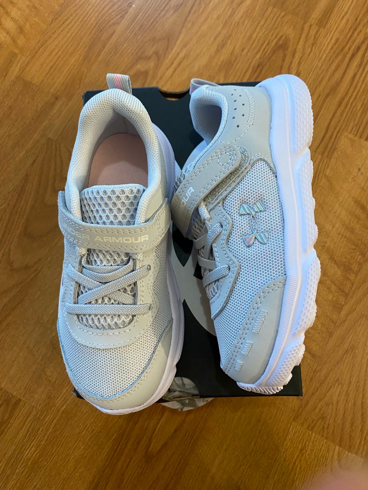New girls Under Armour Sz 10 shoes gray