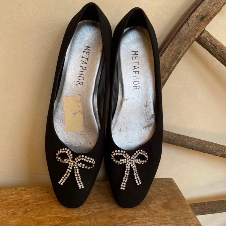 METAPHOR Beautiful Black Canvas Flats Swarovski Crystal Bows Woman’s 7 1/2 NEW!!
