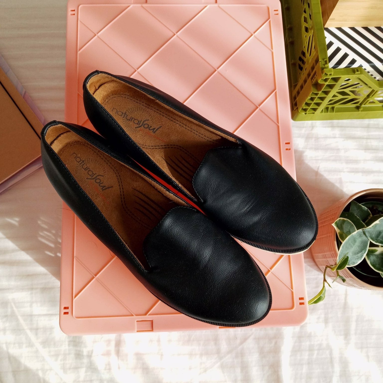 Naturalizers black leather platform shoe