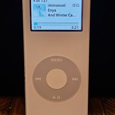 Apple iPod Nano 1st Generation 1 GB Model A1137 - White