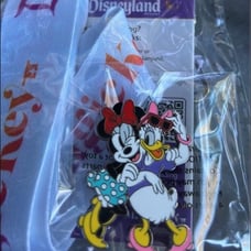 Magic Key lanyard Minnie Mouse and Daisy Duck Trading Pin