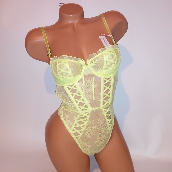 Victoria Secret Lingerie Teddy One Piece Bodysuit XS Yellow Wicked Lace Fairy Co