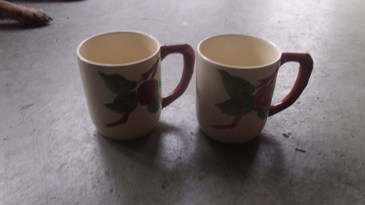 Lot 2 Franciscan apple Grand mug cup