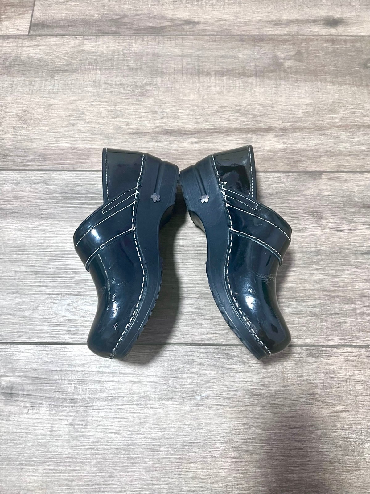 Clogs Koi Black Dress Shoes with Glossy Finish and Decorative Strap 6/6.5