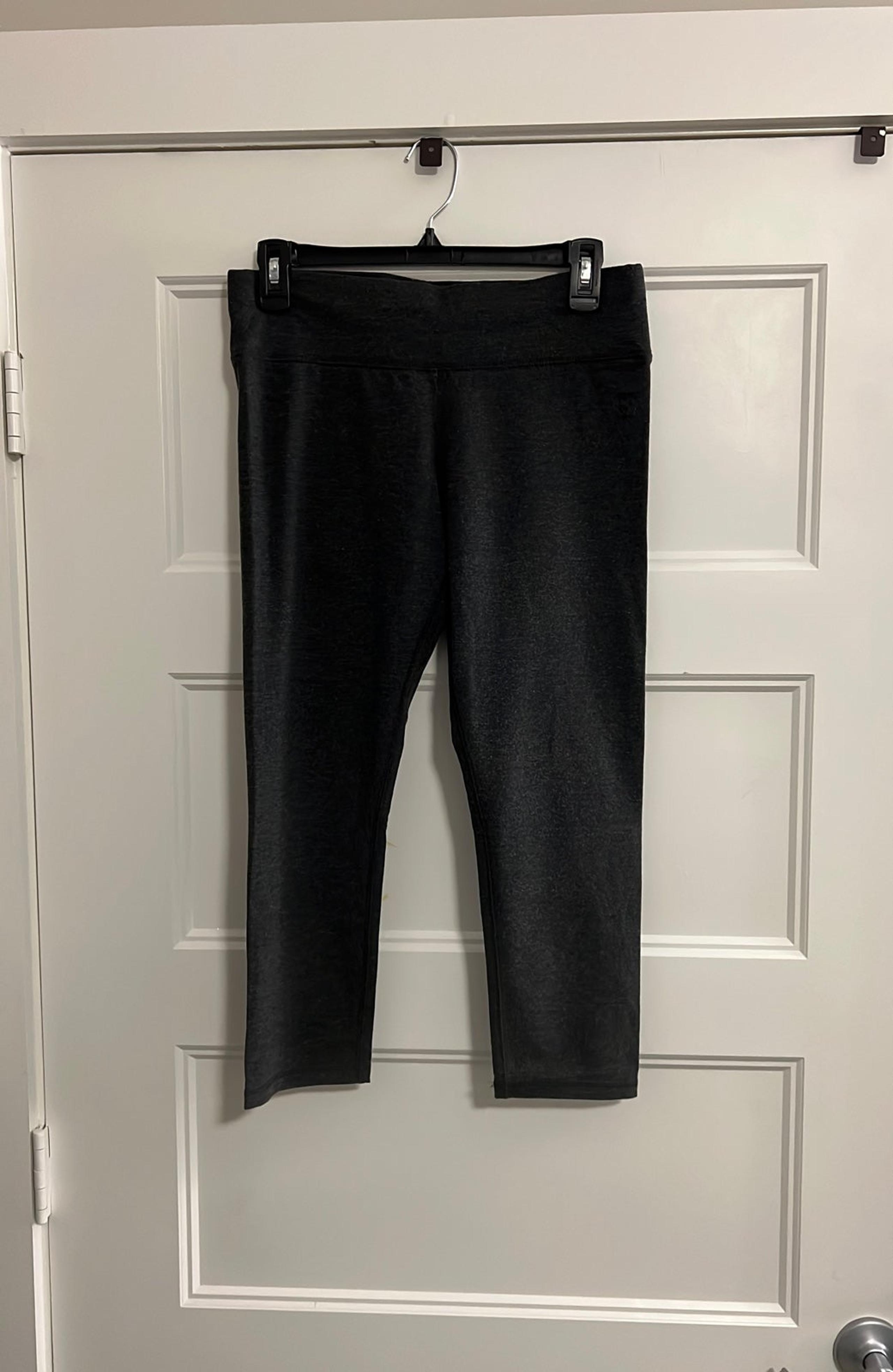 Free Shipping. New York & Company Women’s 3/4 Legging
