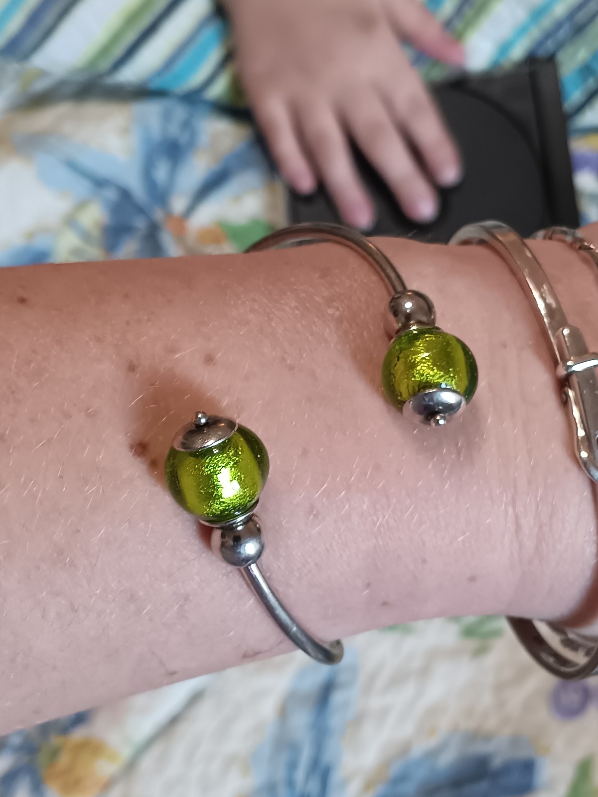 Twisted sterling silver glass beaded bracelet