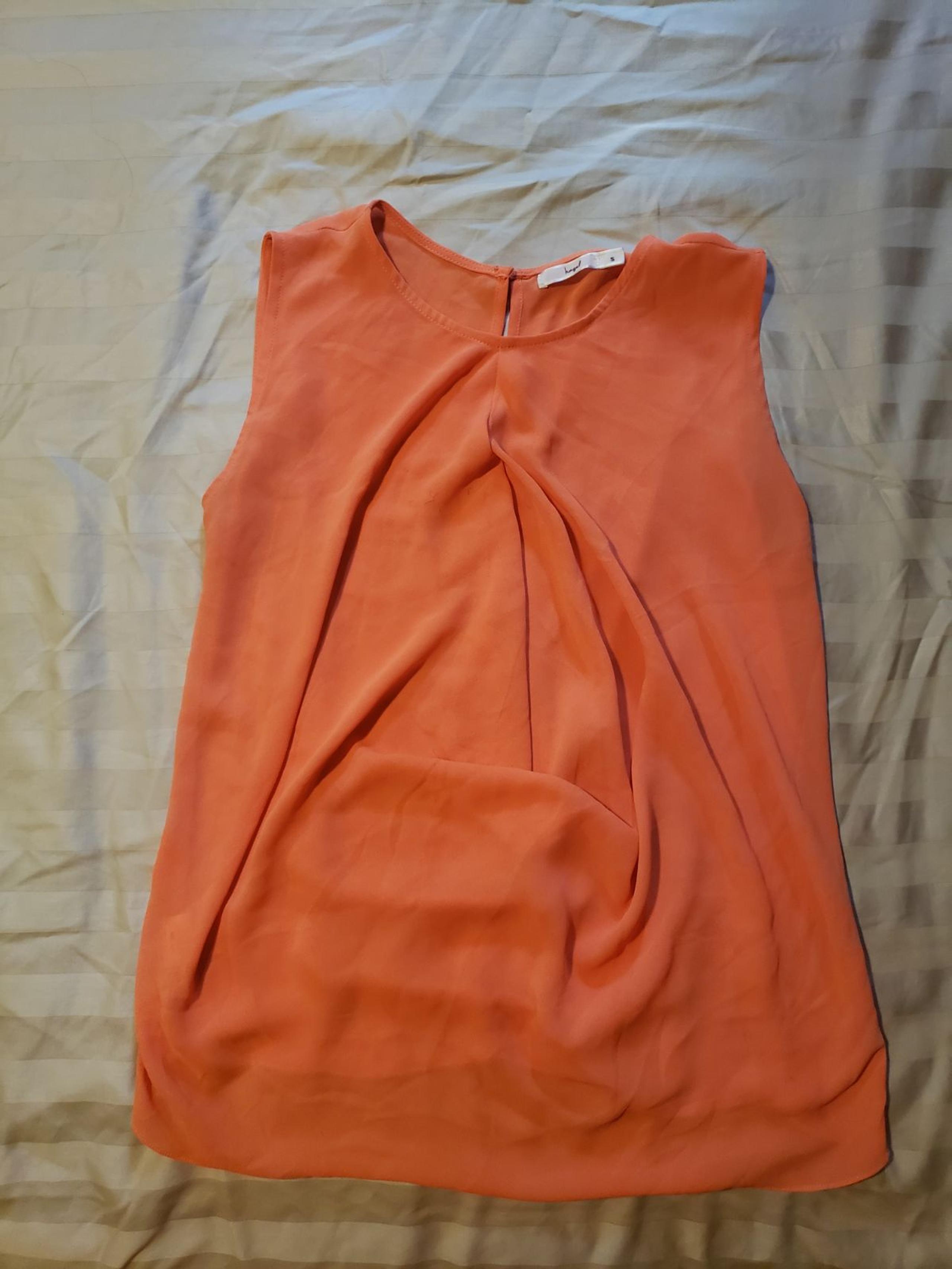 Sleeveless shirt