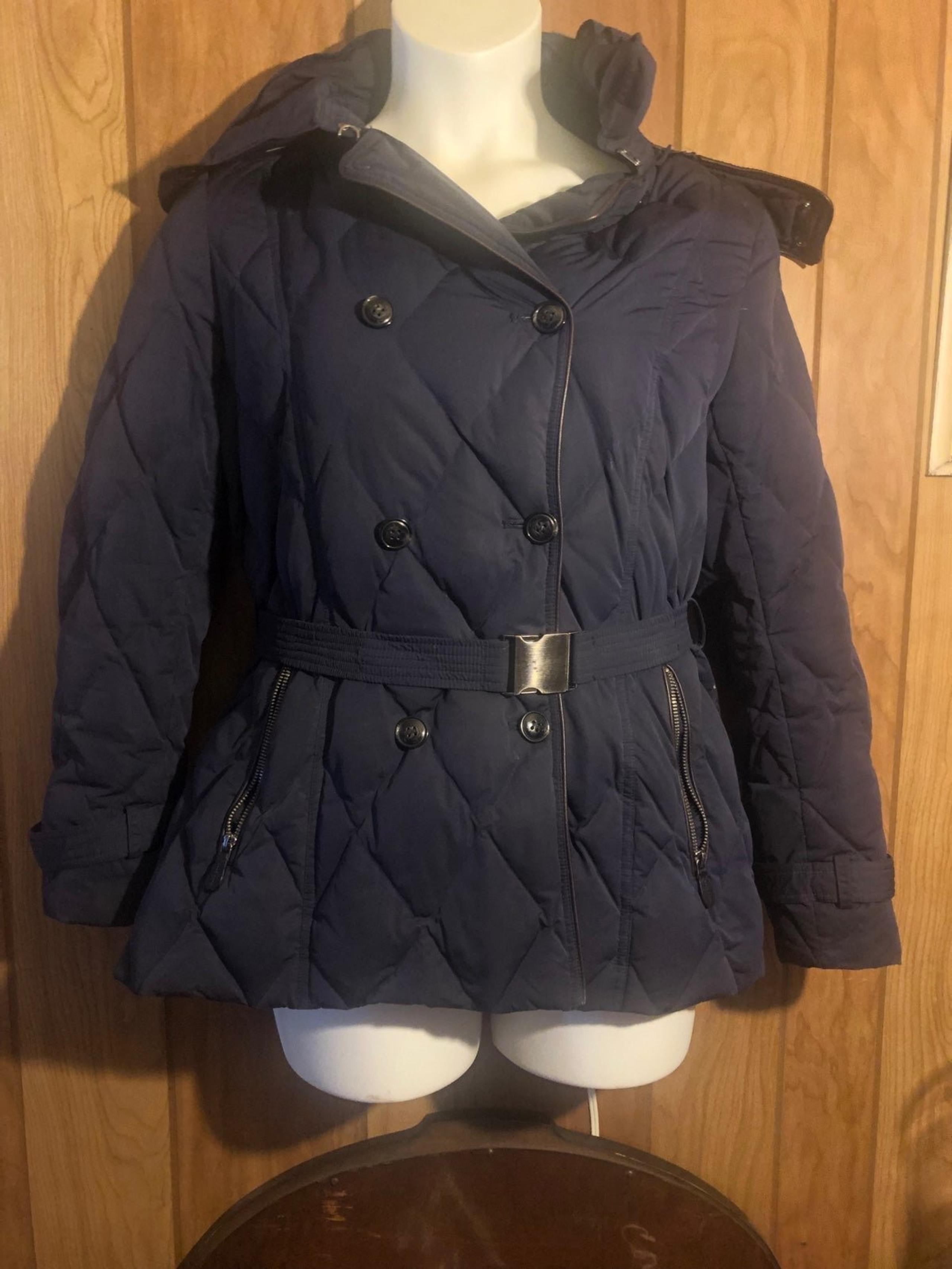 Cole Haan women’s short puffer coat with hood. Size Large. Blue.