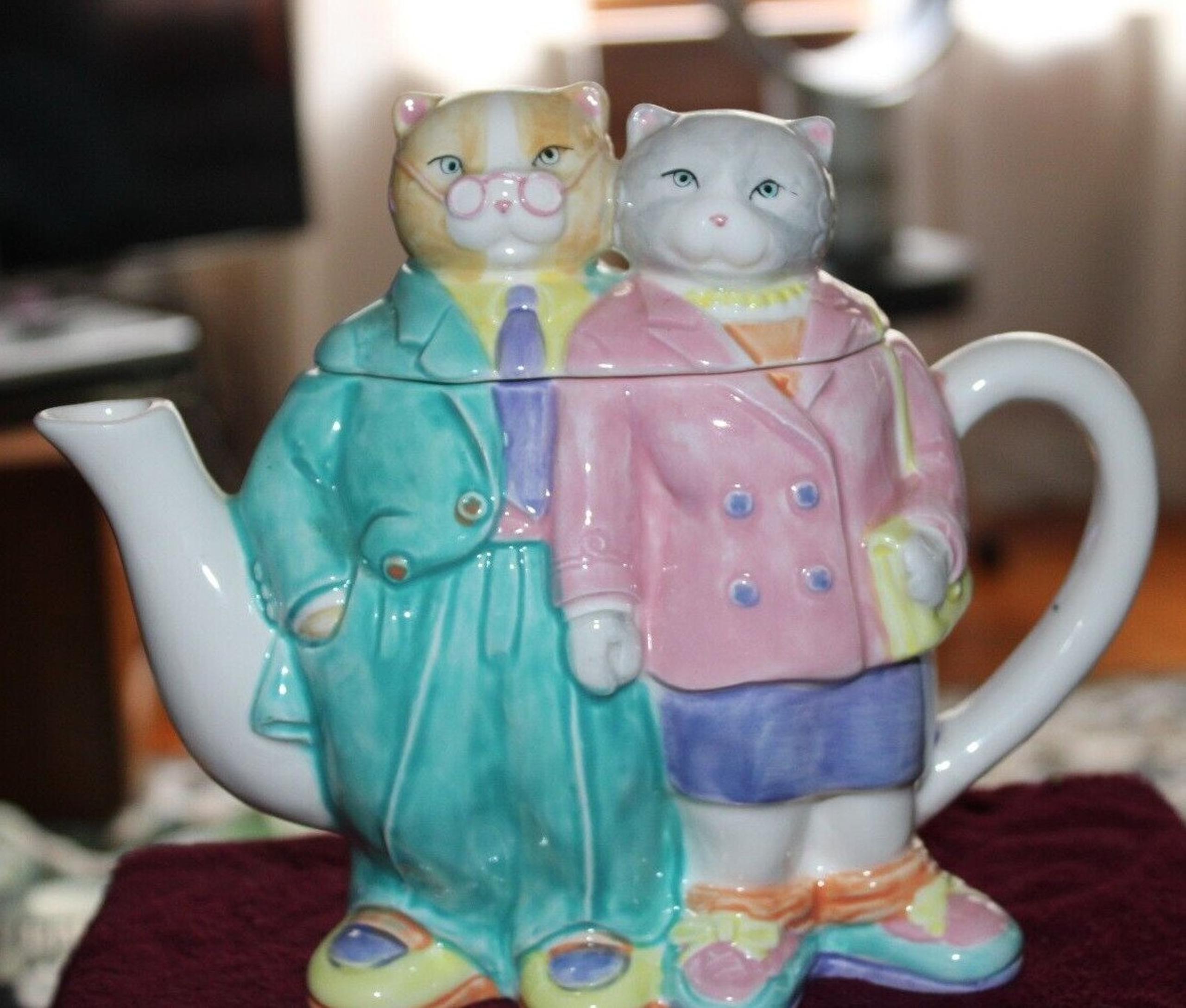 Otagari Mr & Mrs Cat teapot Vintage Hand Painted Signed Rita Marander