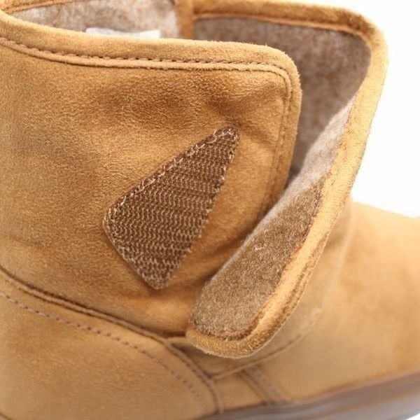 Crocs LodgePoint Synth Suede Booties (Hazelnut)