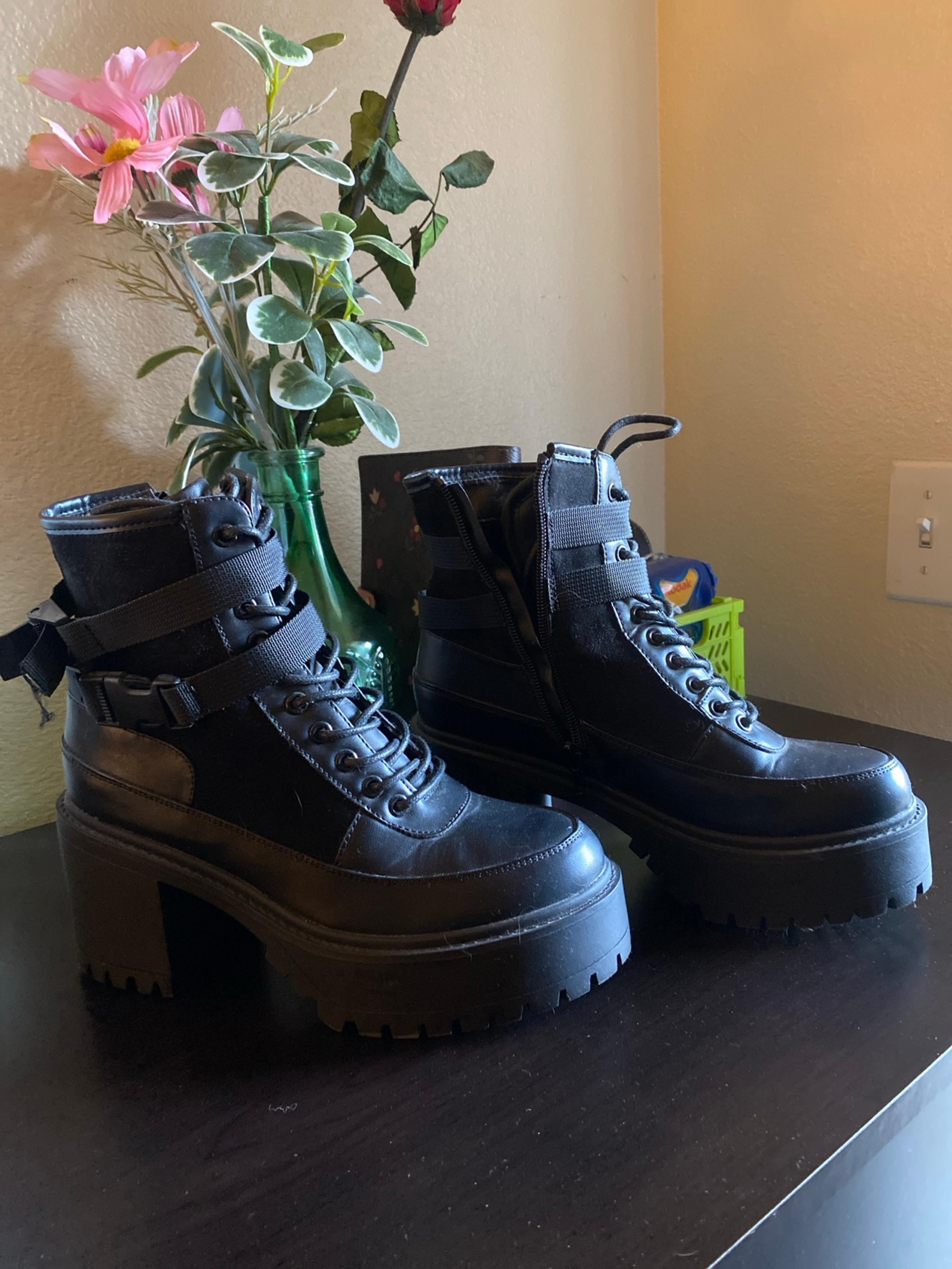 Forever 21 Black chunkie boots