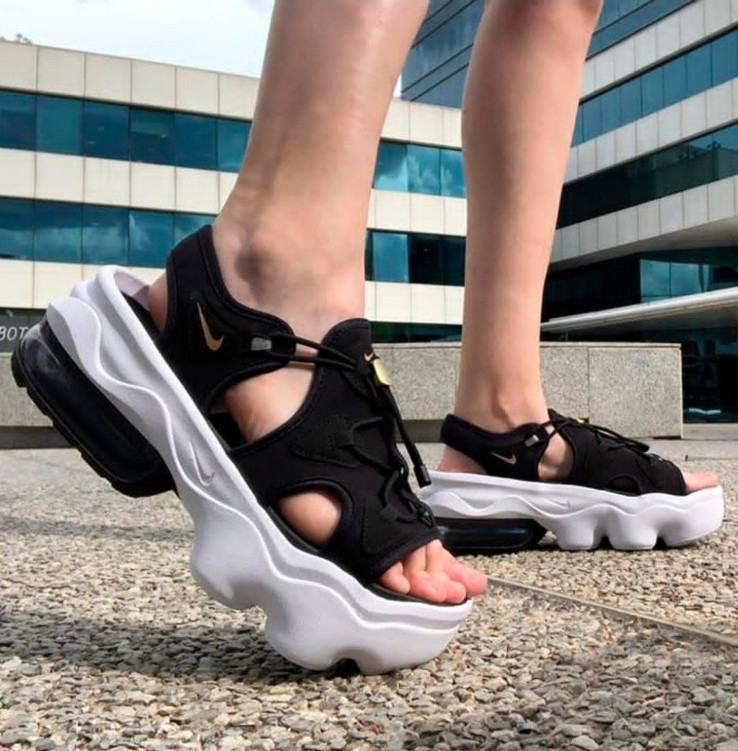 10 WOMEN'S NIKE AIR MAX KOKO SANDAL NA BLACK WHITE CW9705-001 RUNNING SNEAKERS