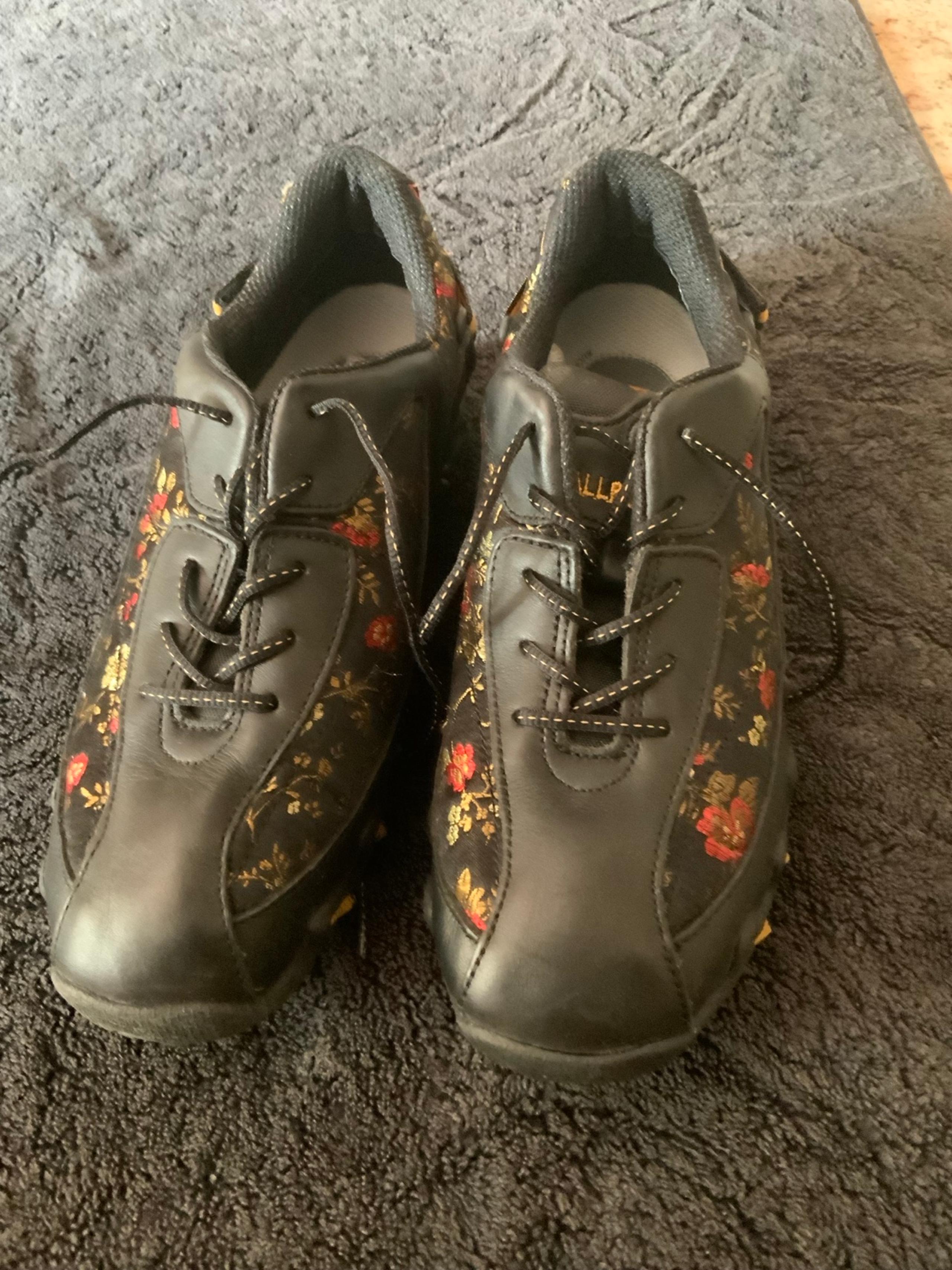 New in box Rejuve hiking shoes