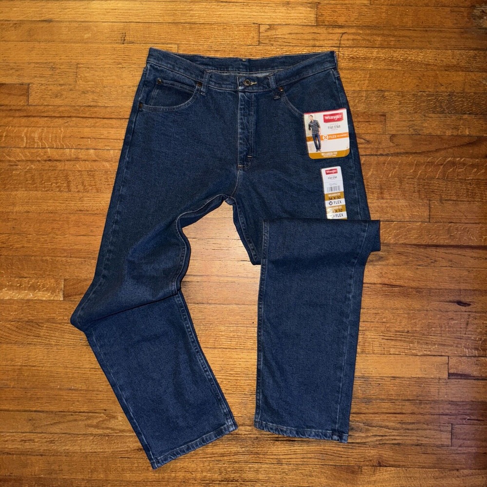 Wrangler Relaxed Fit Mid Wash Jeans W34 L32