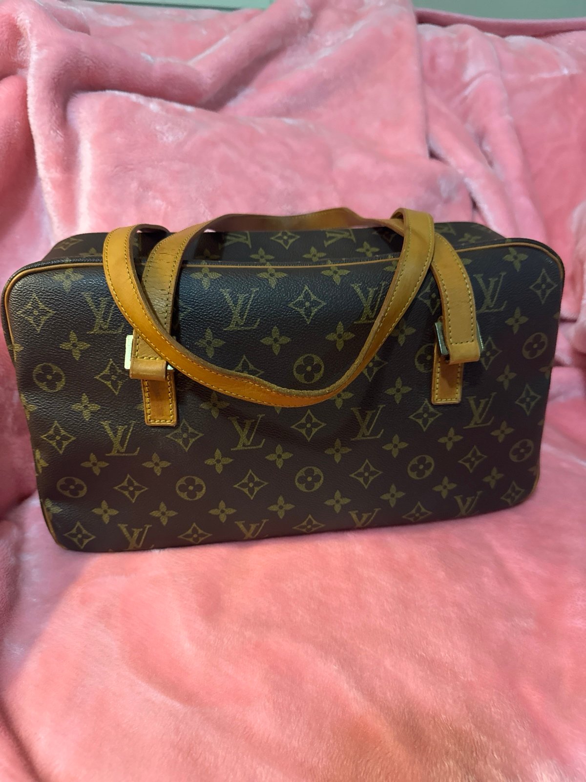 Shoulder bags