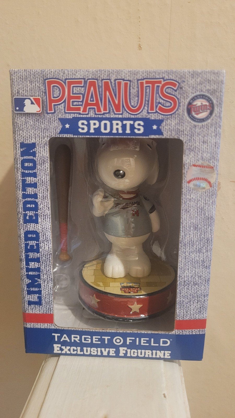PEANUTS SPORTS SNOOPY MINNESOTA TWINS FIGURINE NEW baseball limited edition