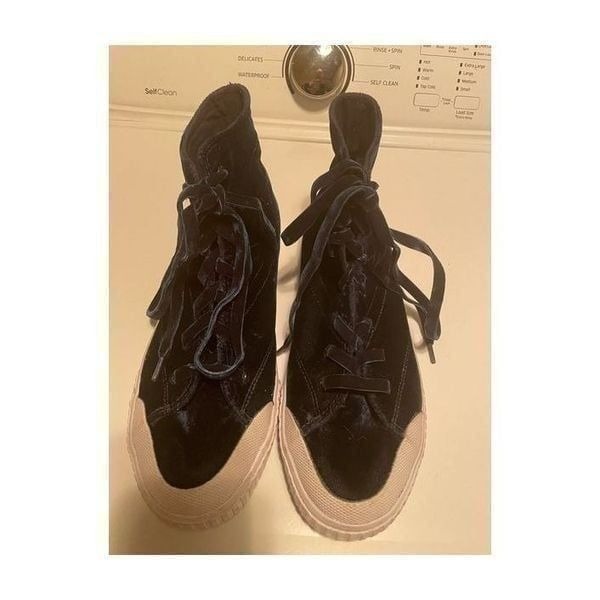 Tretorn Shoes (SZ 9)