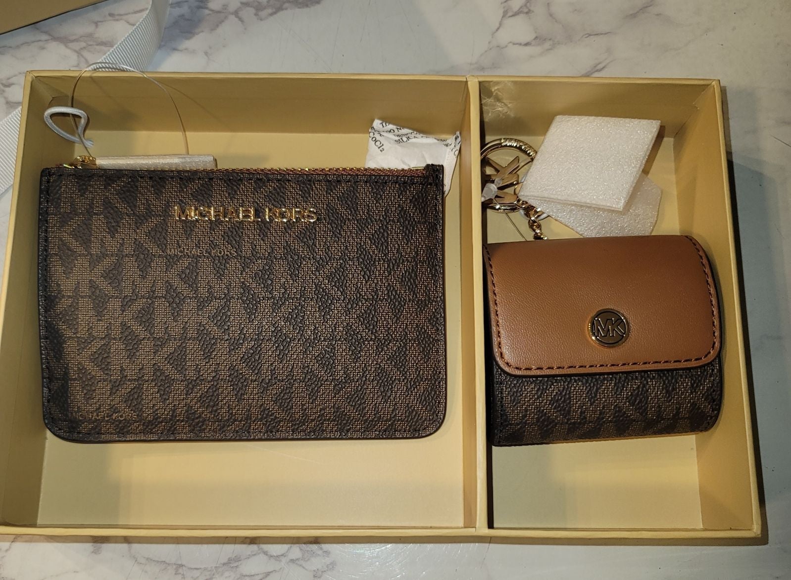 NWT Michael Kors Giftables Boxed Travel Case Air Pods Coin Pouch ID Brown