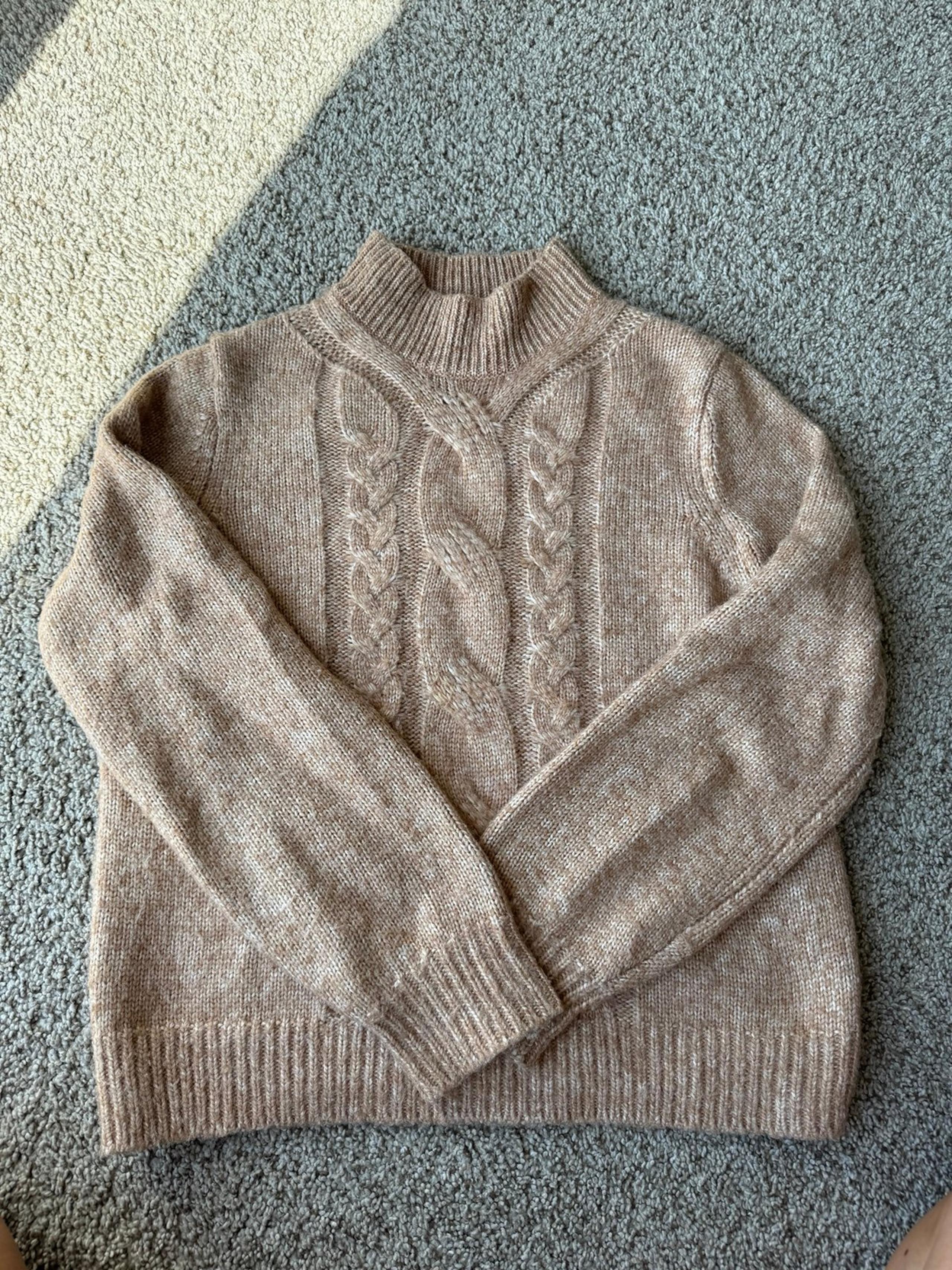 Banana Republic Women’s cognac sweater - medium