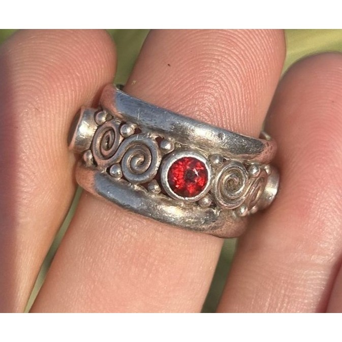 Women's Vintage Sajen heavy 925 Sterling silver Garnet Ring size 5