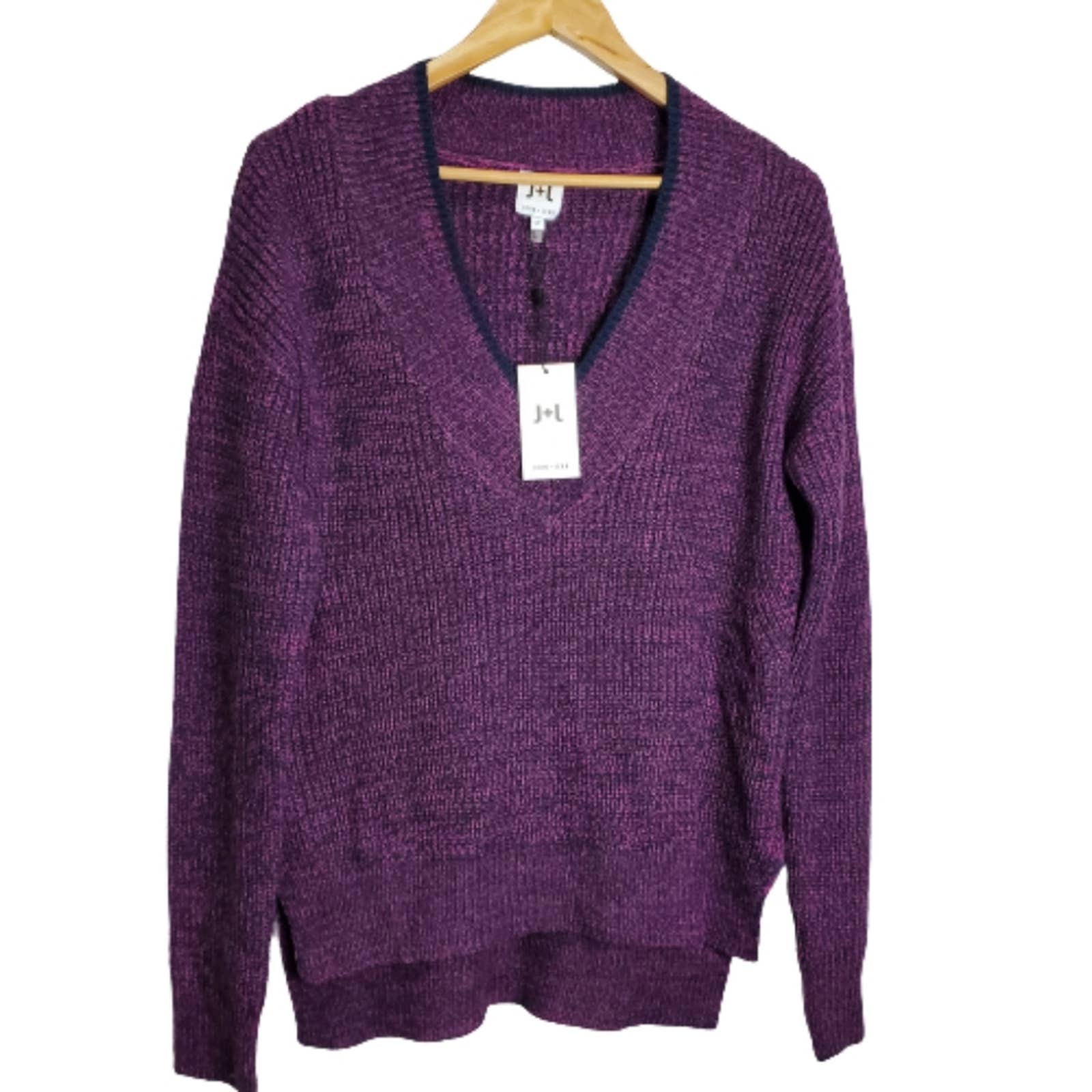 New with Tags John + Jenn Purple Rhapsody Knit V-Neck HiLow Sweater Size Small