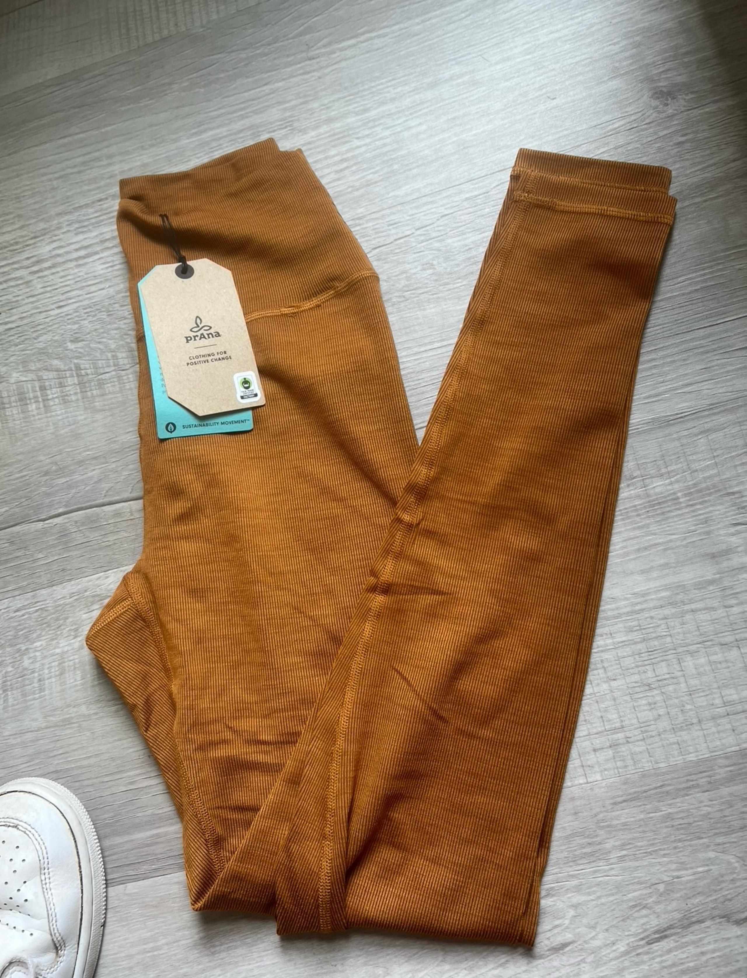 NEW prAna WOMEN'S BECKSA LEGGING IN SPICED HEATHER SZ S