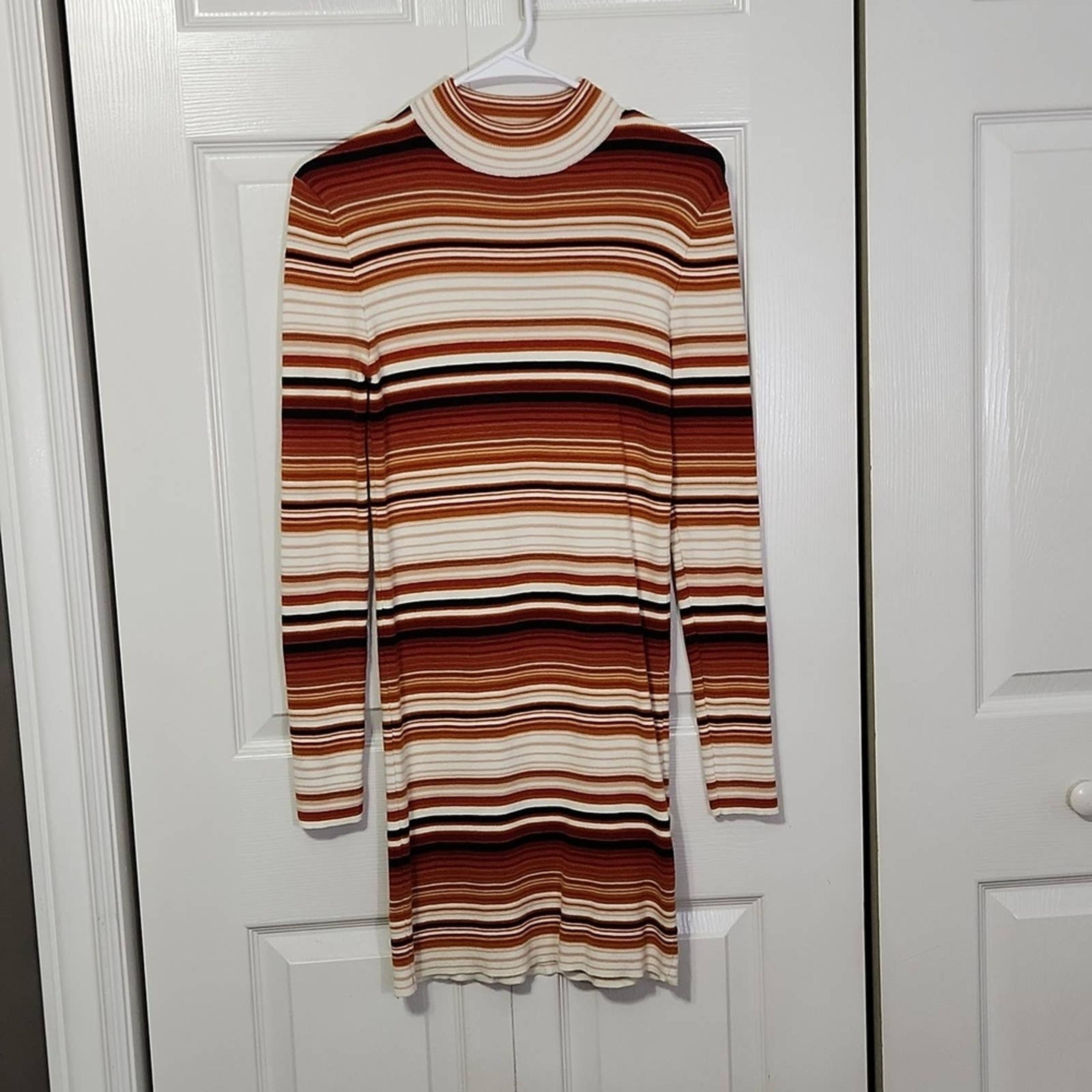 Forever 21 Women's Multi-colored Sweater Dress Size Med Knee Length Striped