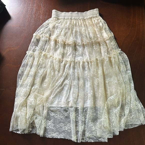 Lace skirt Japanese brand dazzlin new with tag size small