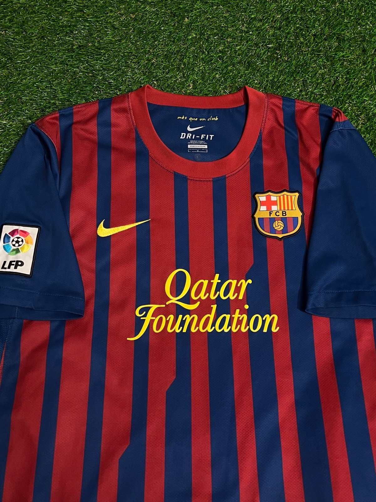 USED AUTHENTIC LIONEL ANDRES MESSI #10 BARCELONA 2011/12 HOME JERSEY SIZE LARGE