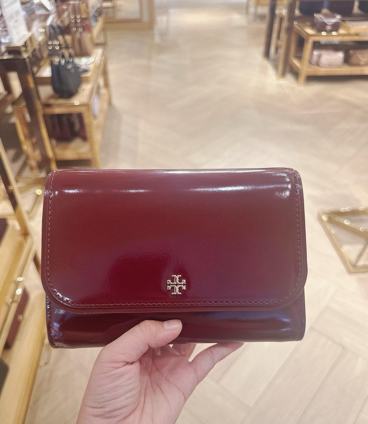 Tory Burch Emerson Patent Chain Wallet Crossbody In Royal Burgundy 139427 NWT