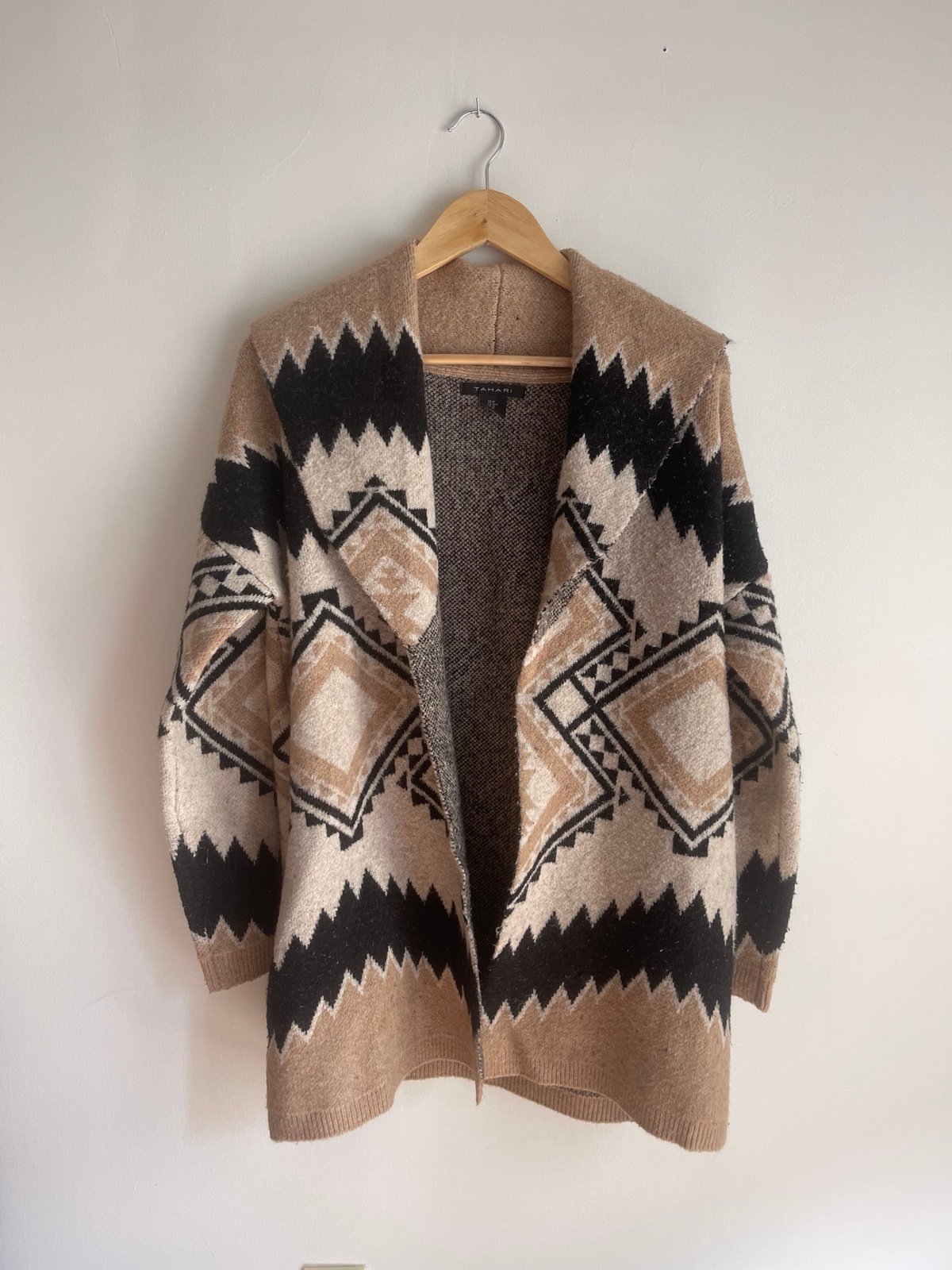 Tahari Western Tribal Print With Bohemian Flair Open Cardigan Medium Sweater