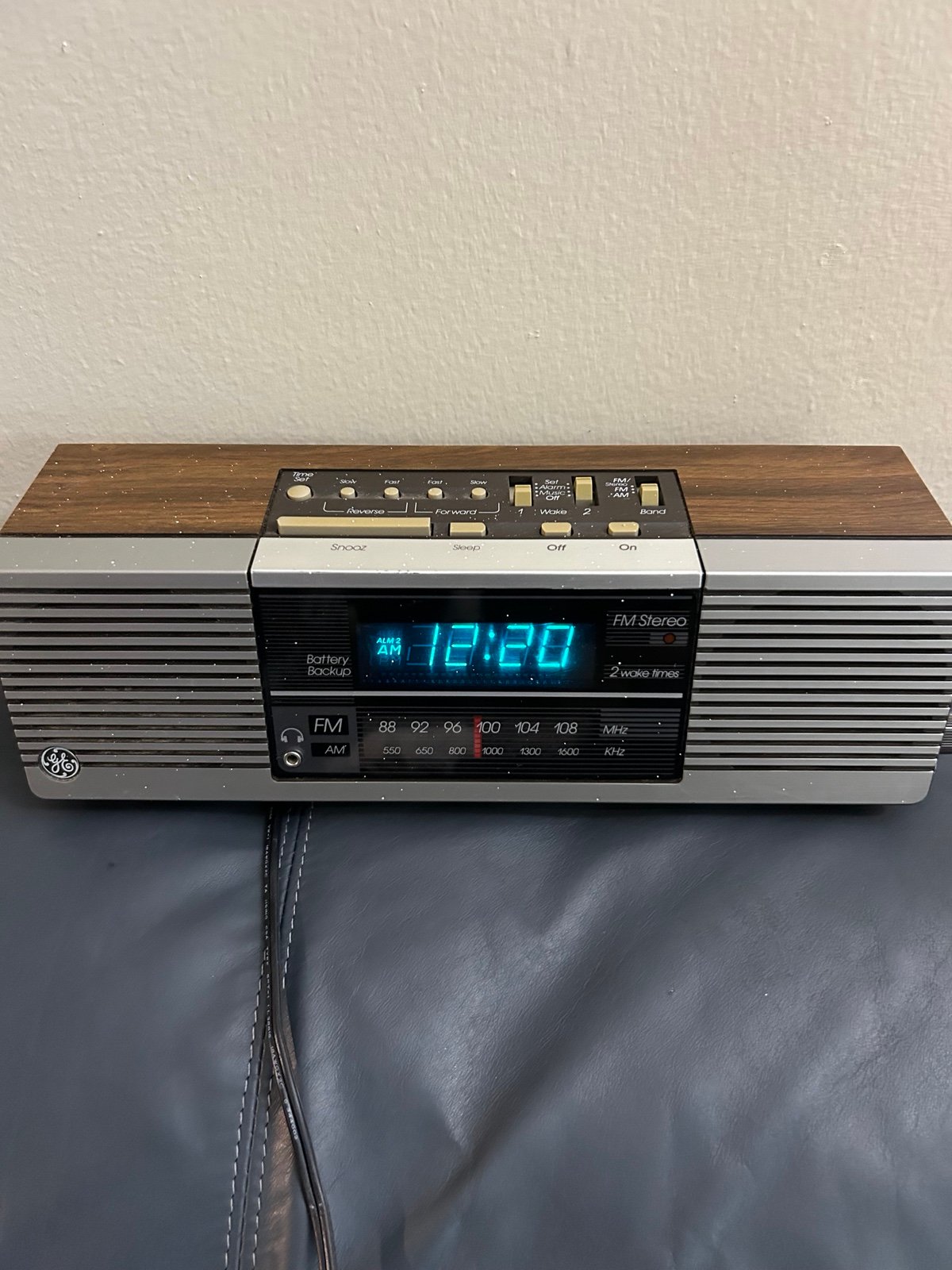 Vintage GE Clock Radio 7-4945A Woodgrain Finish