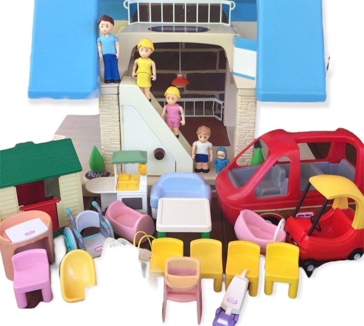 Little tikes dollhouse entire contents!! Van furniture & accessories!