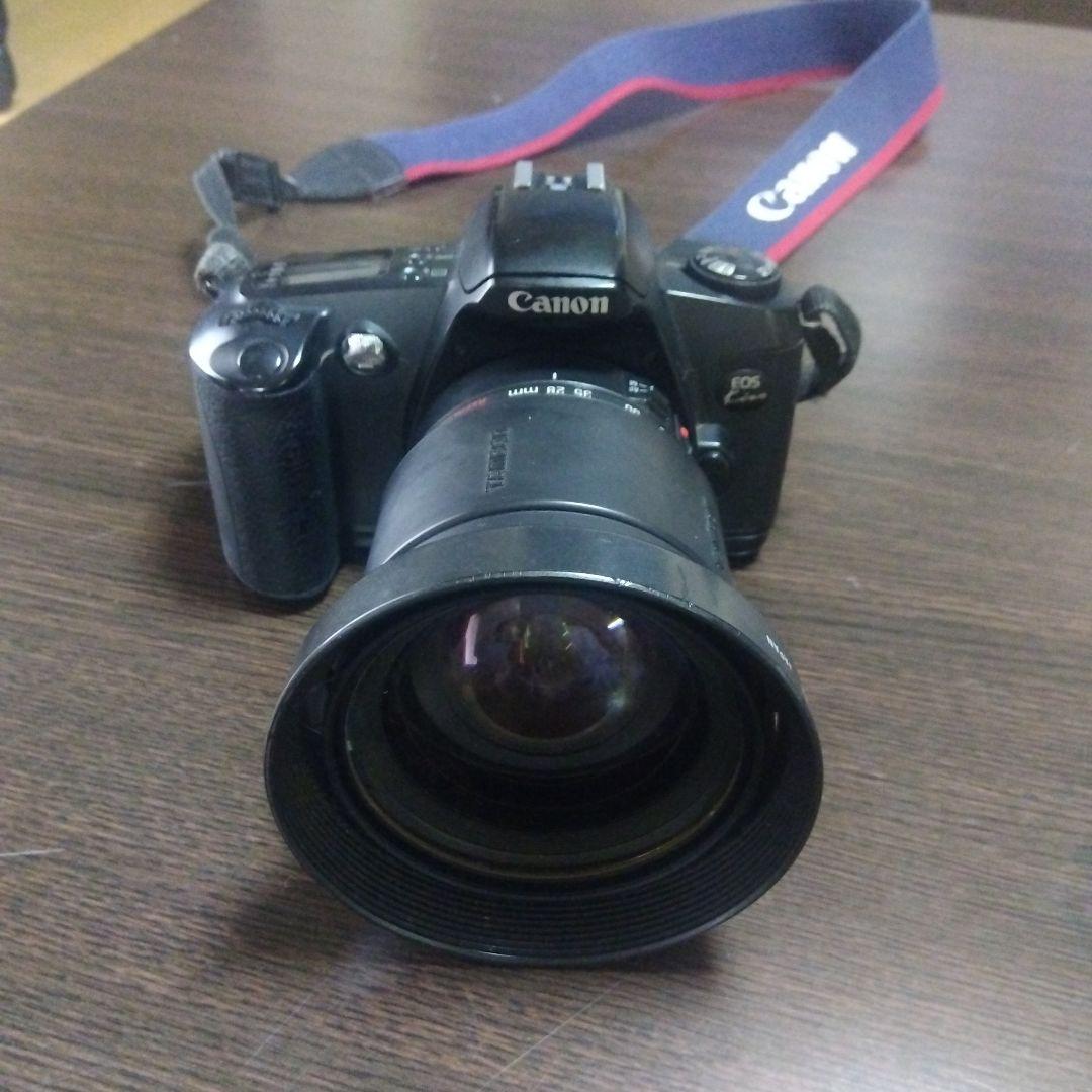 Canon EOS camera with a Tamron 18-200mm lens.