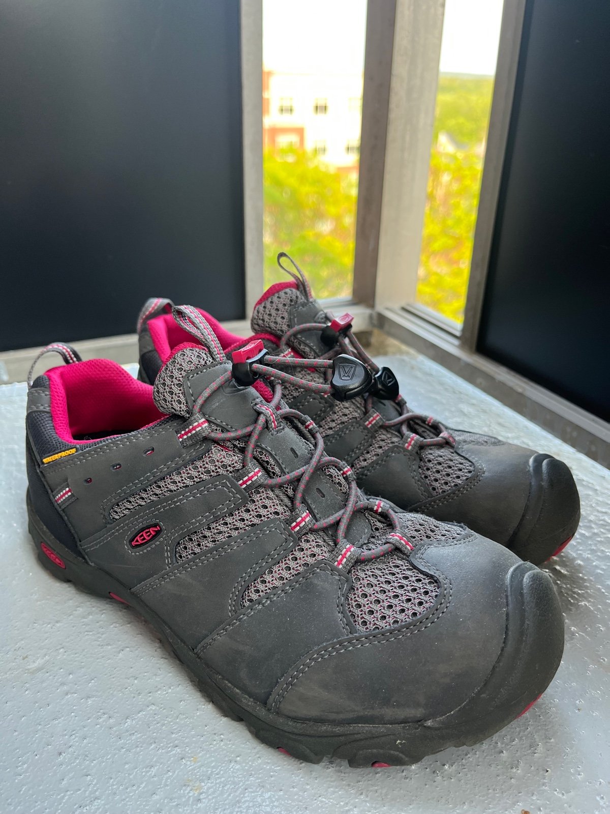 Keen Waterproof Hiking Shoes~Women’s size 5~In Euc!