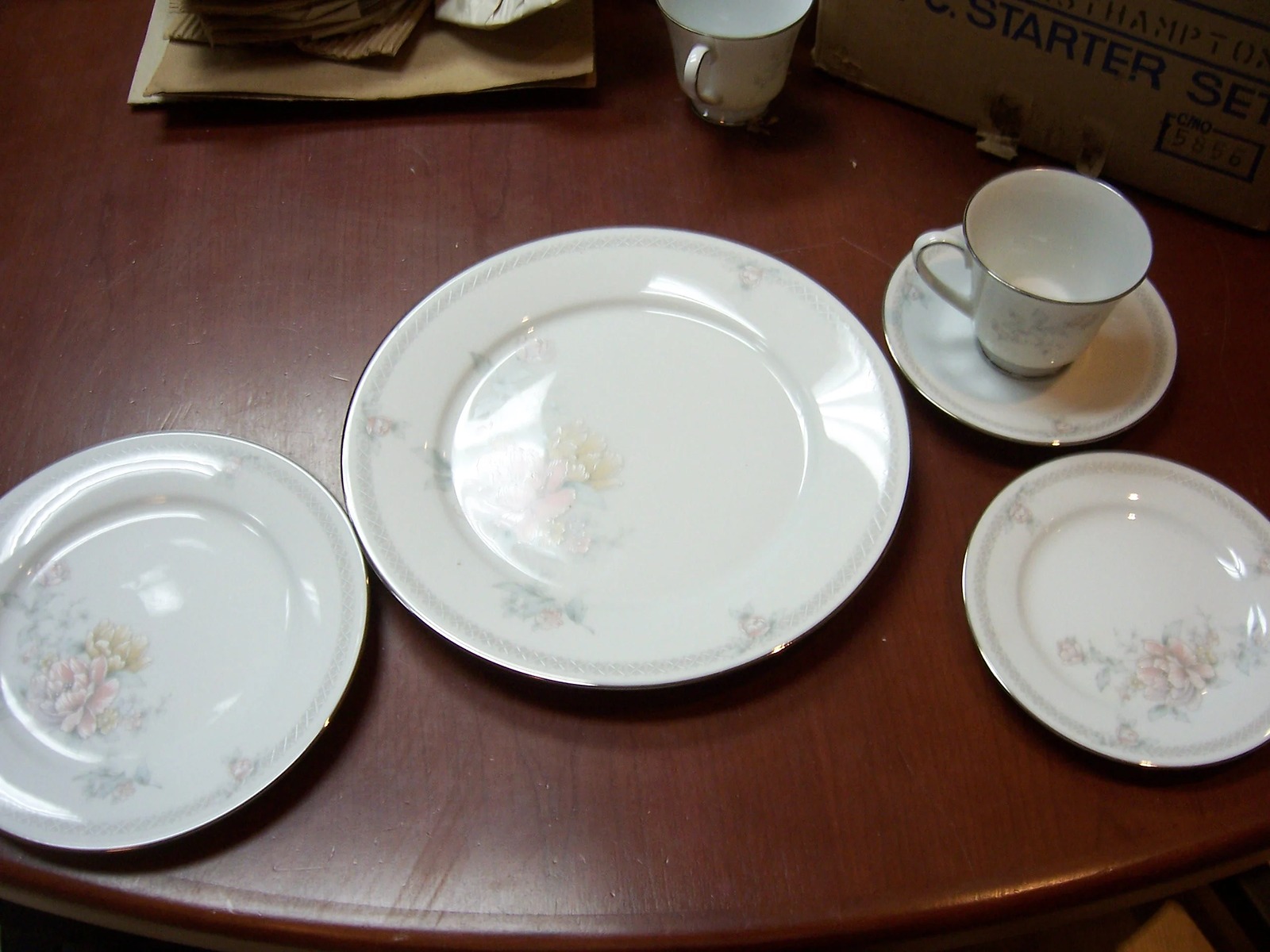 20 Piece Place Setting - Easthampton by NORITAKE
