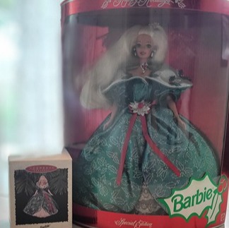 1995 Happy Holidays Barbie Doll with Ornament (RFB)