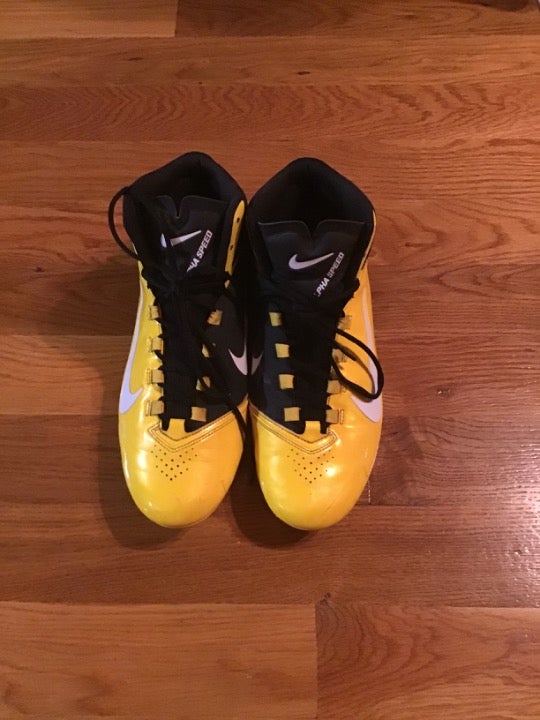 Men’s size 12 Nike football cleats
