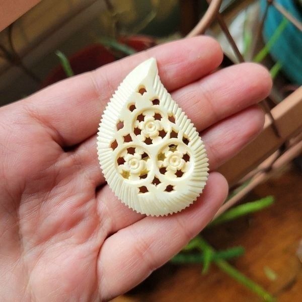 Vintage Handmade Handcarved Celluloid Boho Bohemian Boucher Lapel Brooch Pin