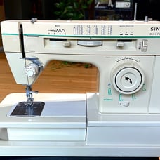 Vintage Singer Merritt 9612 Sewing Machine
