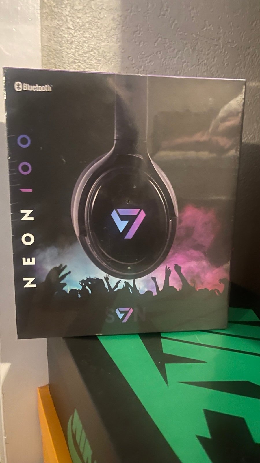 SVN NEON 100 (seven) Wireless Headphones with RGB Lighting on Side