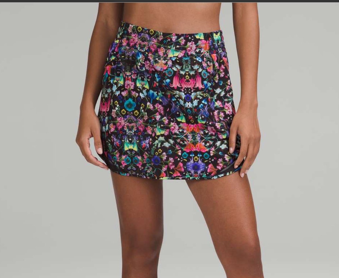 Lululemon Hotty Hot Flowerscope and black skirt/skort size 6